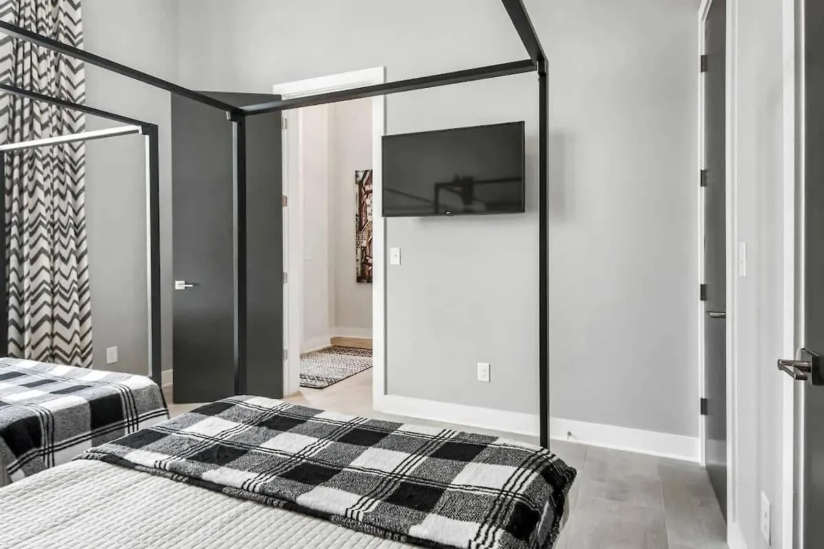 Two Large Nashville Homes Minutes To Downtown 0*,  United States