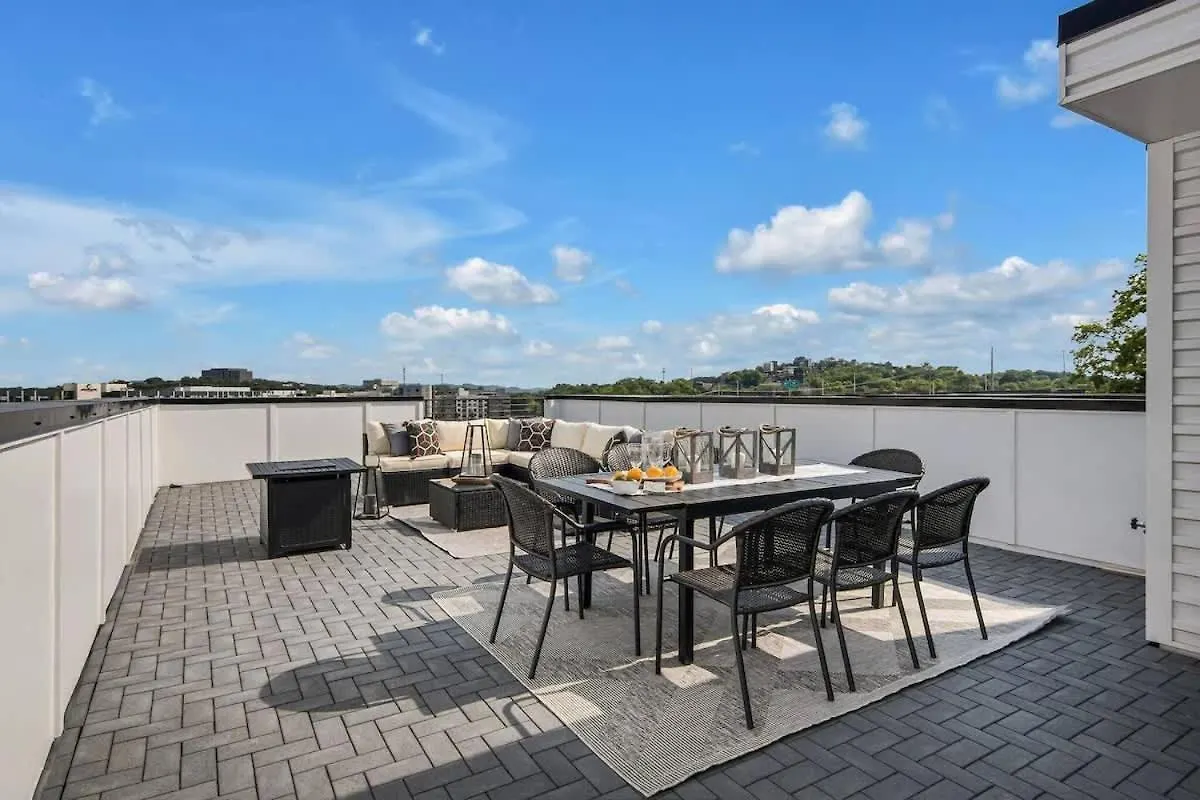 Two Large Nashville Homes Minutes To Downtown Holiday home