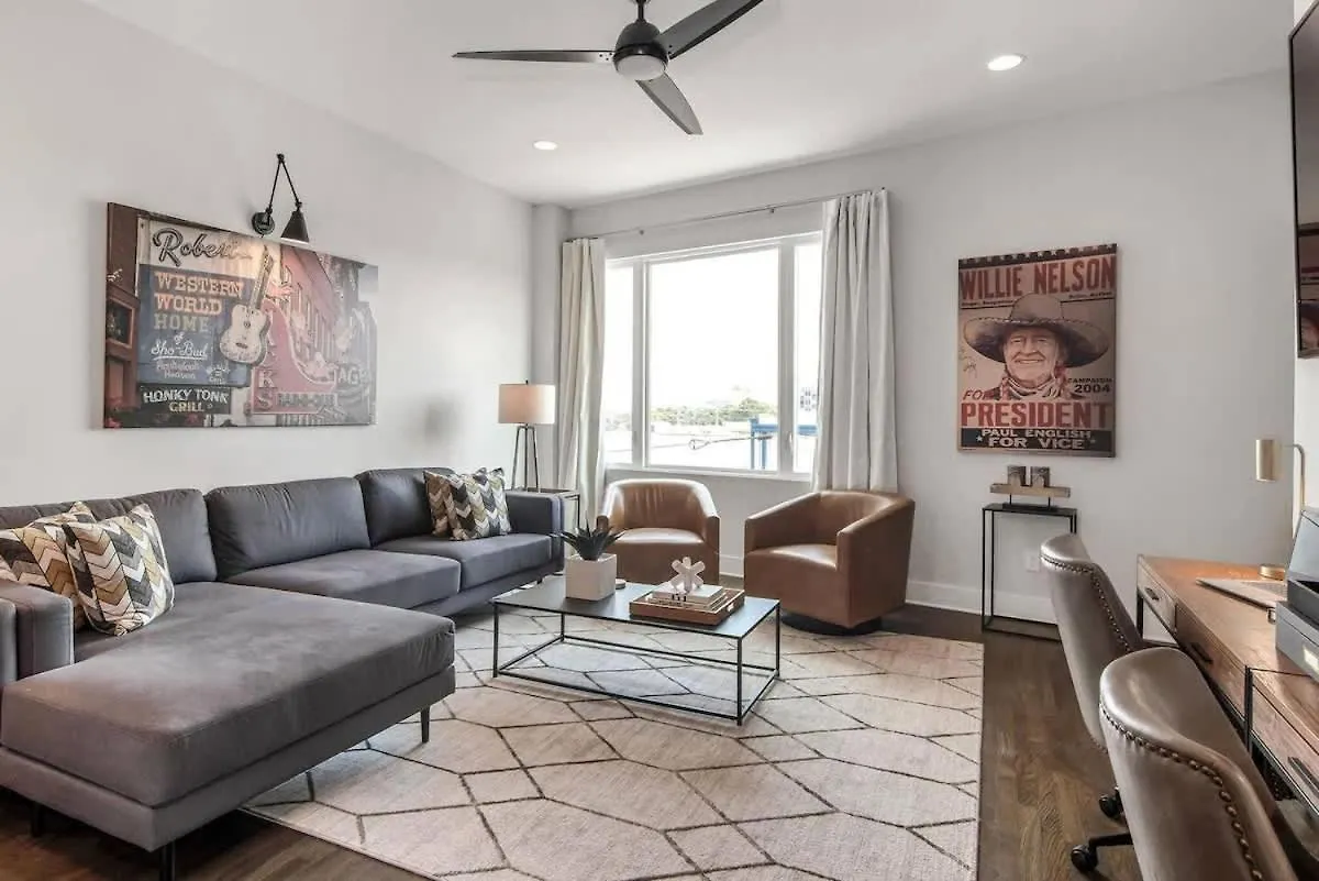 Two Large Nashville Homes Minutes To Downtown Holiday home